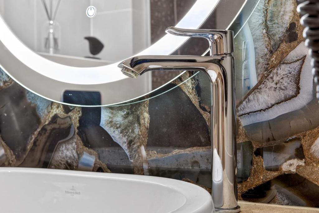 Suite – deluxe, terrasse, hageutsikt | Bad