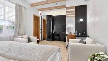 Superior Suite, Patio, Garden View | WiFi (free)