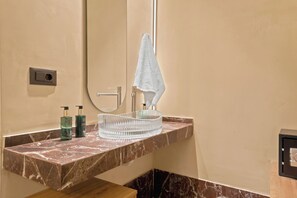 Bathroom - MAHA Her City Living by Semavi (Heraklion)