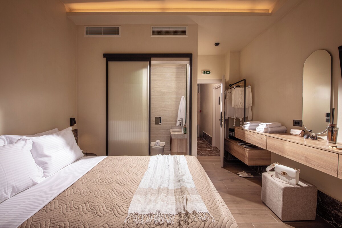 Superior Double Room | In-room safe, iron/ironing board, free WiFi, bed sheets