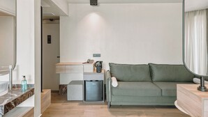 Junior Suite | Living area - MAHA Her City Living by Semavi (Heraklion)