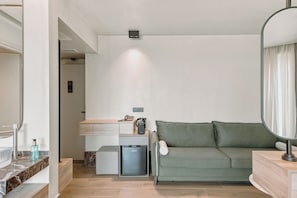 Junior Suite | Living area - MAHA Her City Living by Semavi (Heraklion)