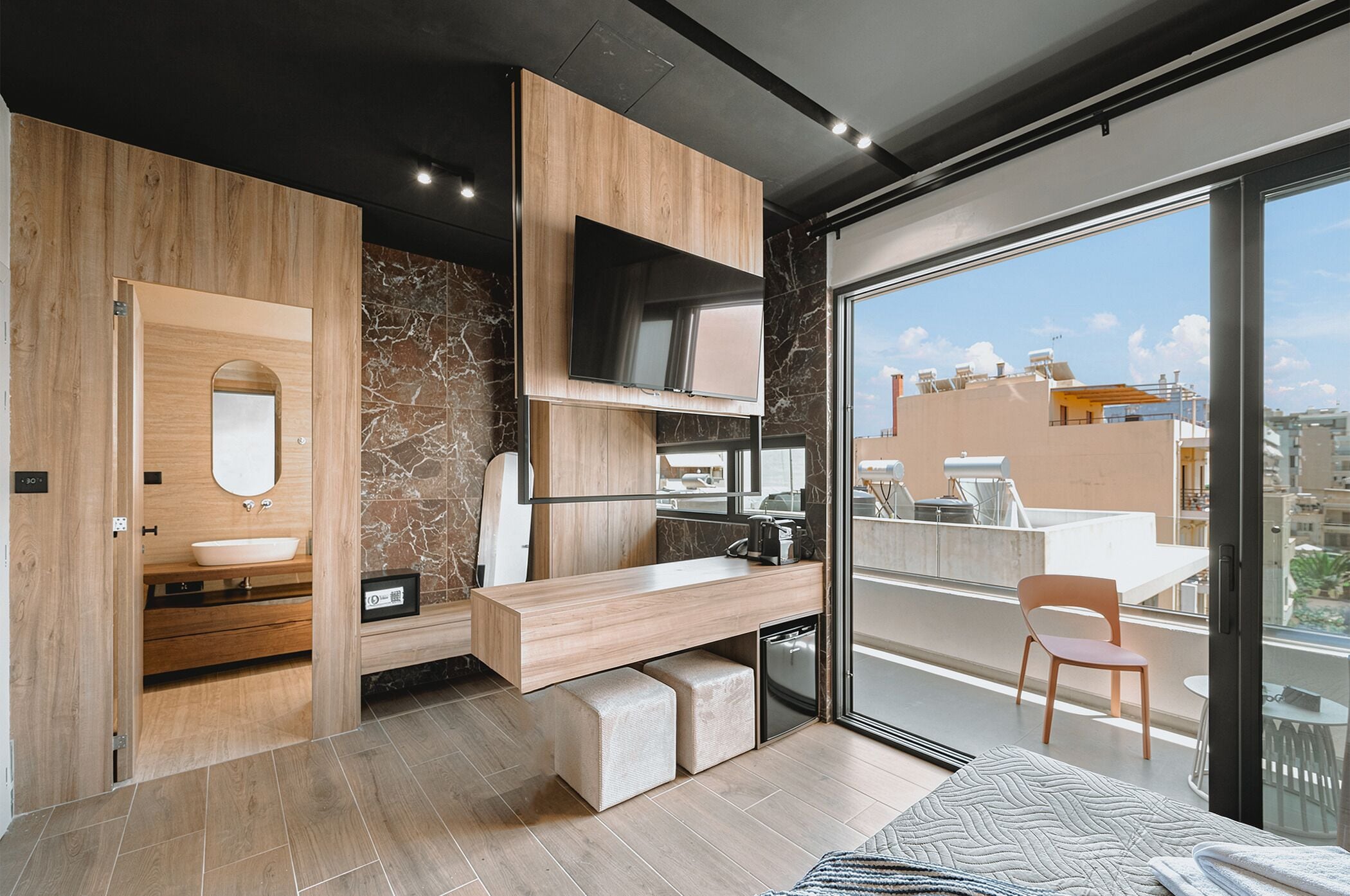 Suite Junior | Brankas, setrika/meja setrika, Wi-Fi gratis, dan seprai linen