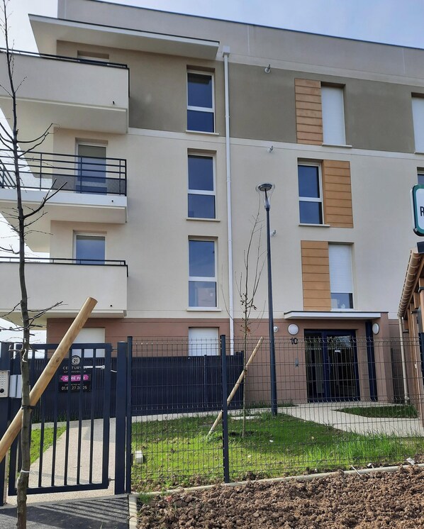 Unclassified image, 1 of 7, button - Apartment with a garden for 4–6 people (Othis)