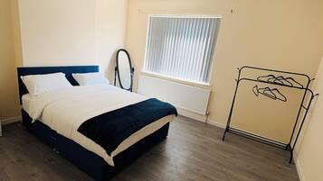 3 bedrooms, iron/ironing board, WiFi (free), bed sheets