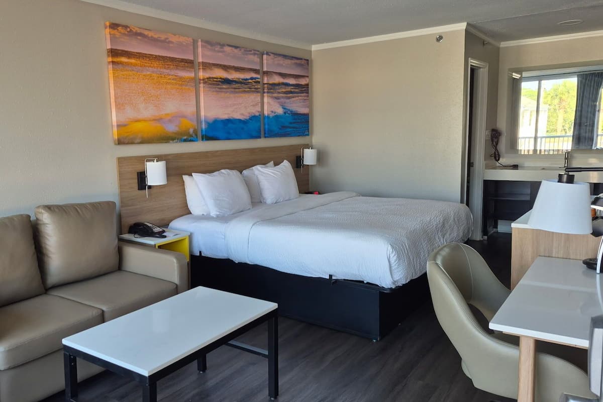 Suite, 1 King Bed, Non Smoking | Desk, blackout drapes, iron/ironing board, WiFi (free)