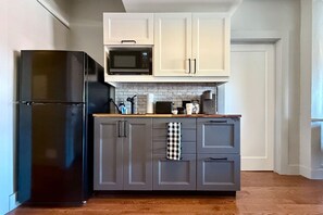 Cocina privada | Cafetera o tetera, frigor ífico grande, microondas y hervidor eléctrico