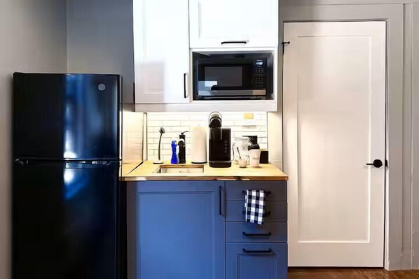 Deluxe Apartment, 2 Bedrooms, Non Smoking, Kitchenette | Private kitchen | Coffee/tea maker, full-size fridge, microwave, electric kettle - Danforth Hotel (Toronto)