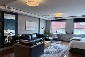 Suite estudio Deluxe, 1 cama de matrimonio grande, no fumadores, cocina básica | Zona de estar