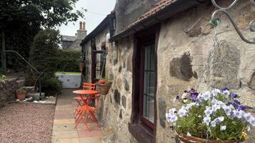 Cottage | Outdoor dining
