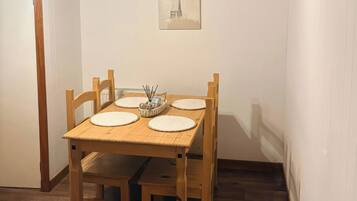 Cottage | Dining