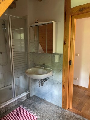 Bathroom - Vrbo Property (Schönlage)