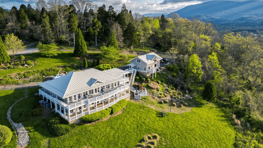 Lilly Valley Inn