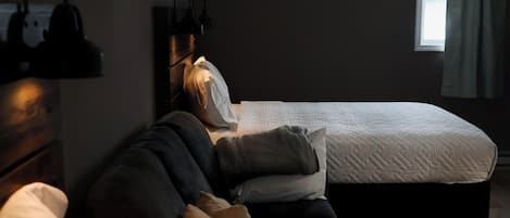 WiFi, bed sheets