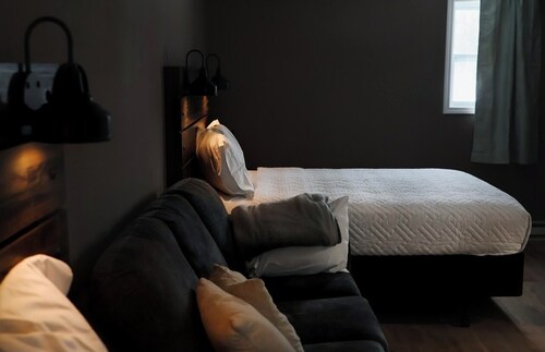 Enjoy a cozy stay at U.P. Trails Getaway inEckerman with AC