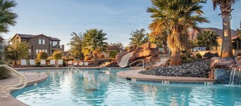 Bring the family Spacious 6 master bedroom house, lazy river, pools, pickleball