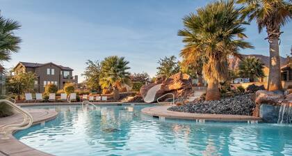 Bring the family Spacious 6 master bedroom house, lazy river, pools, pickleball