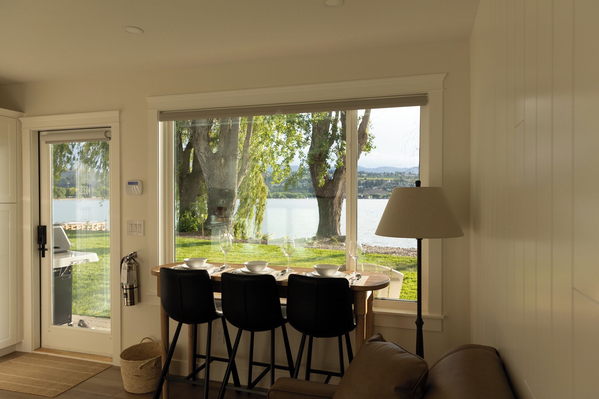 Suite de lujo, vista al lago | Área de sala de estar