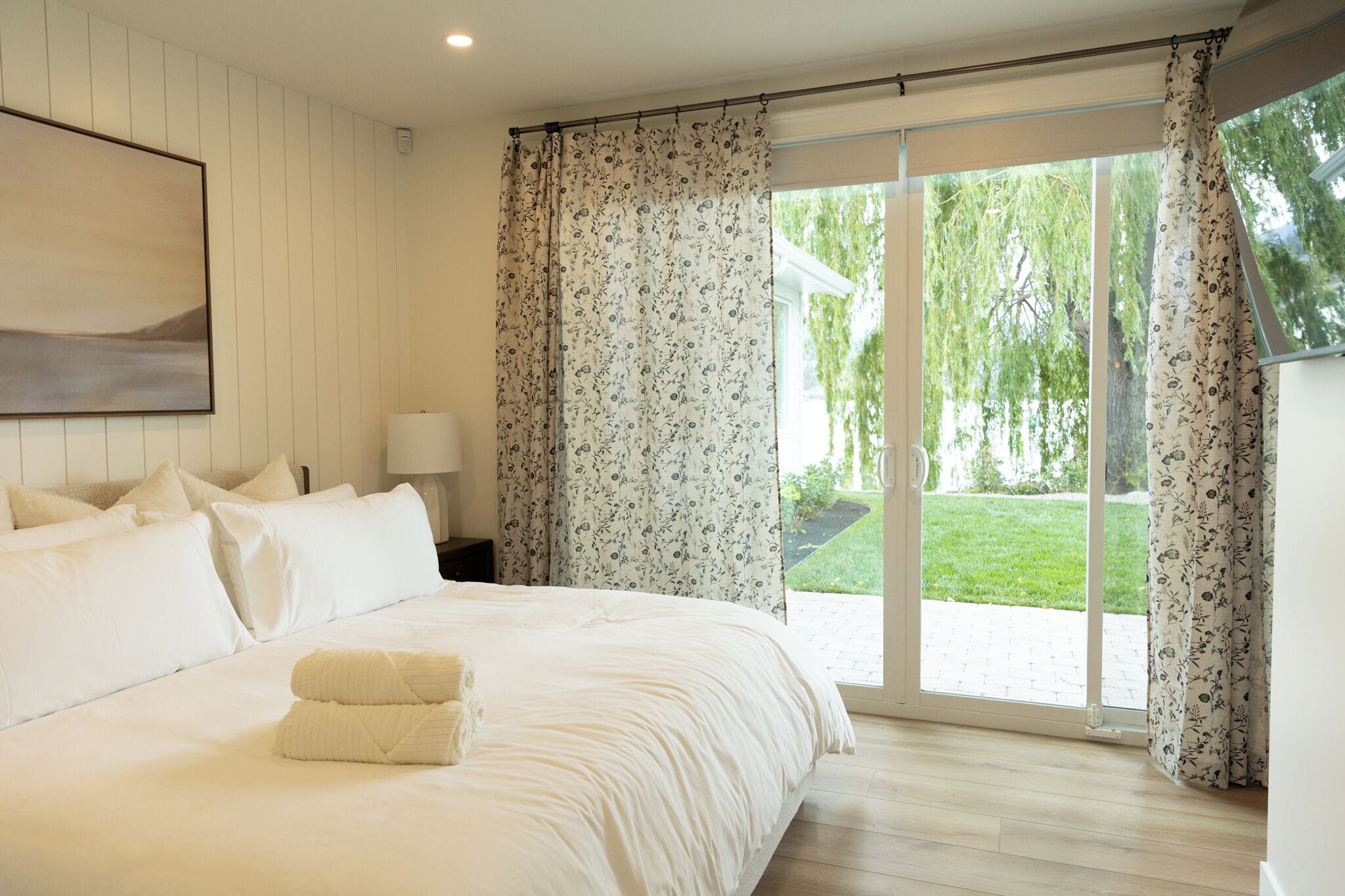 Luxury House, Lake View | Premium bedding, down comforters, pillowtop beds, cribs (free)
