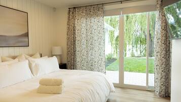 Luxury House, Lake View | Premium bedding, down comforters, pillowtop beds, cribs (free)