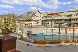 Exterior - ⛰️ Spacious Mountain Condo | Sleeps 8 guests (Canmore)