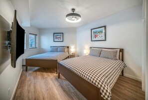 3 bedrooms, desk, iron/ironing board, WiFi - ⛰️ Spacious Mountain Condo | Sleeps 8 guests (Canmore)