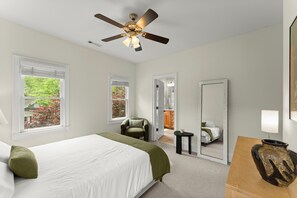 4 bedrooms, iron/ironing board, free WiFi, bed sheets - 4BR Grant Park • Walk to BeltLine, Zoo & Eastern (Atlanta)