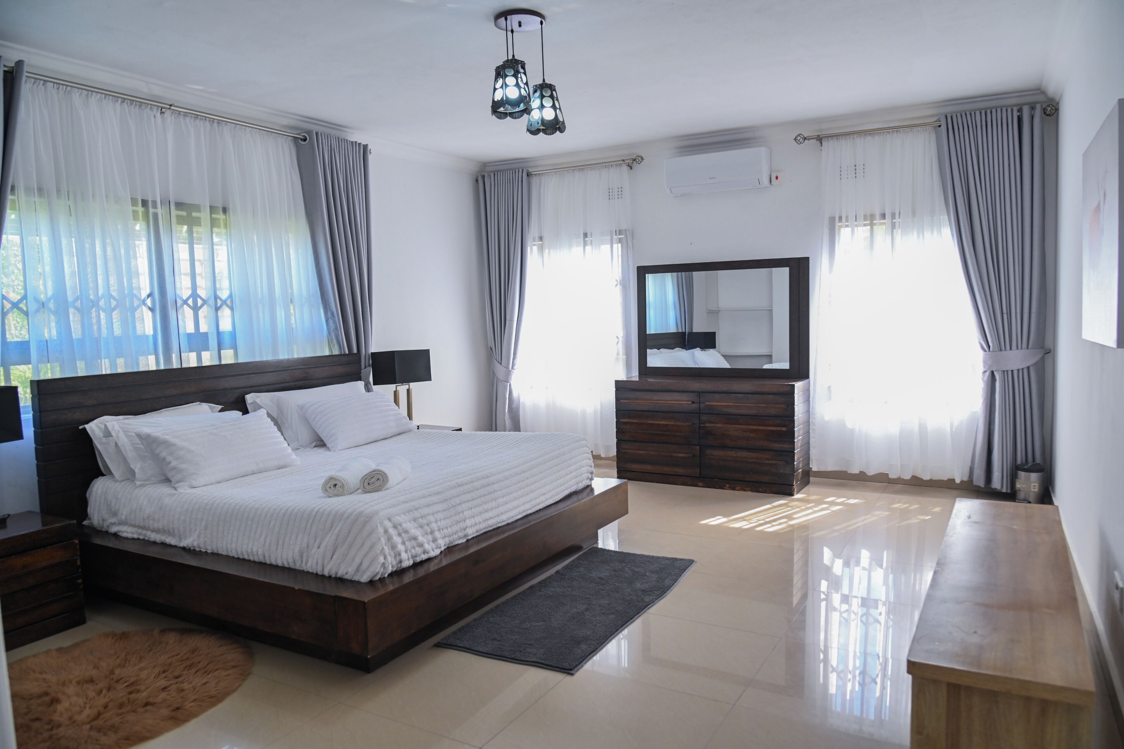 3 bedrooms, iron/ironing board, WiFi, bed sheets
