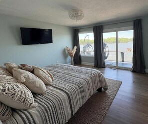 5 bedrooms, iron/ironing board, WiFi, bed sheets