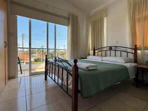 Room - Villa Sunbeam Coral Bay - w/Swimming Pool, No Car Needed! (Pegeia)