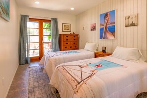 3 bedrooms, iron/ironing board, free WiFi, bed sheets - Beach Getaway (Encinitas)