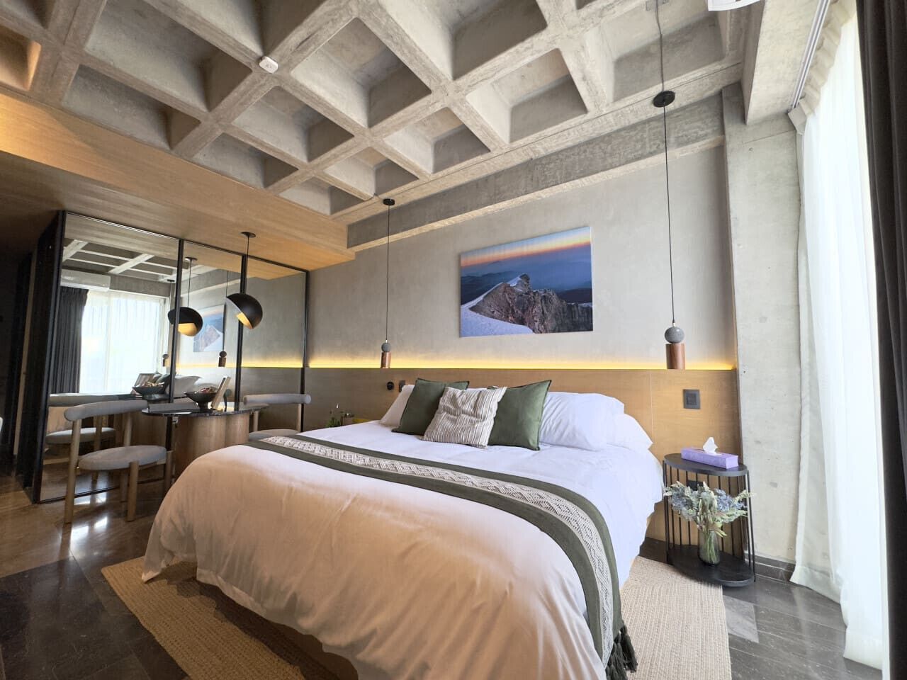 Desk, iron/ironing board, WiFi, bed sheets