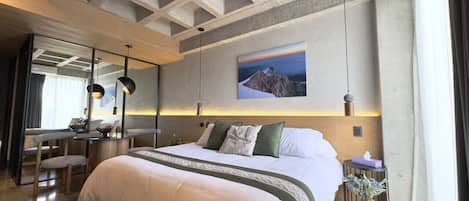 Desk, iron/ironing board, WiFi, bed sheets