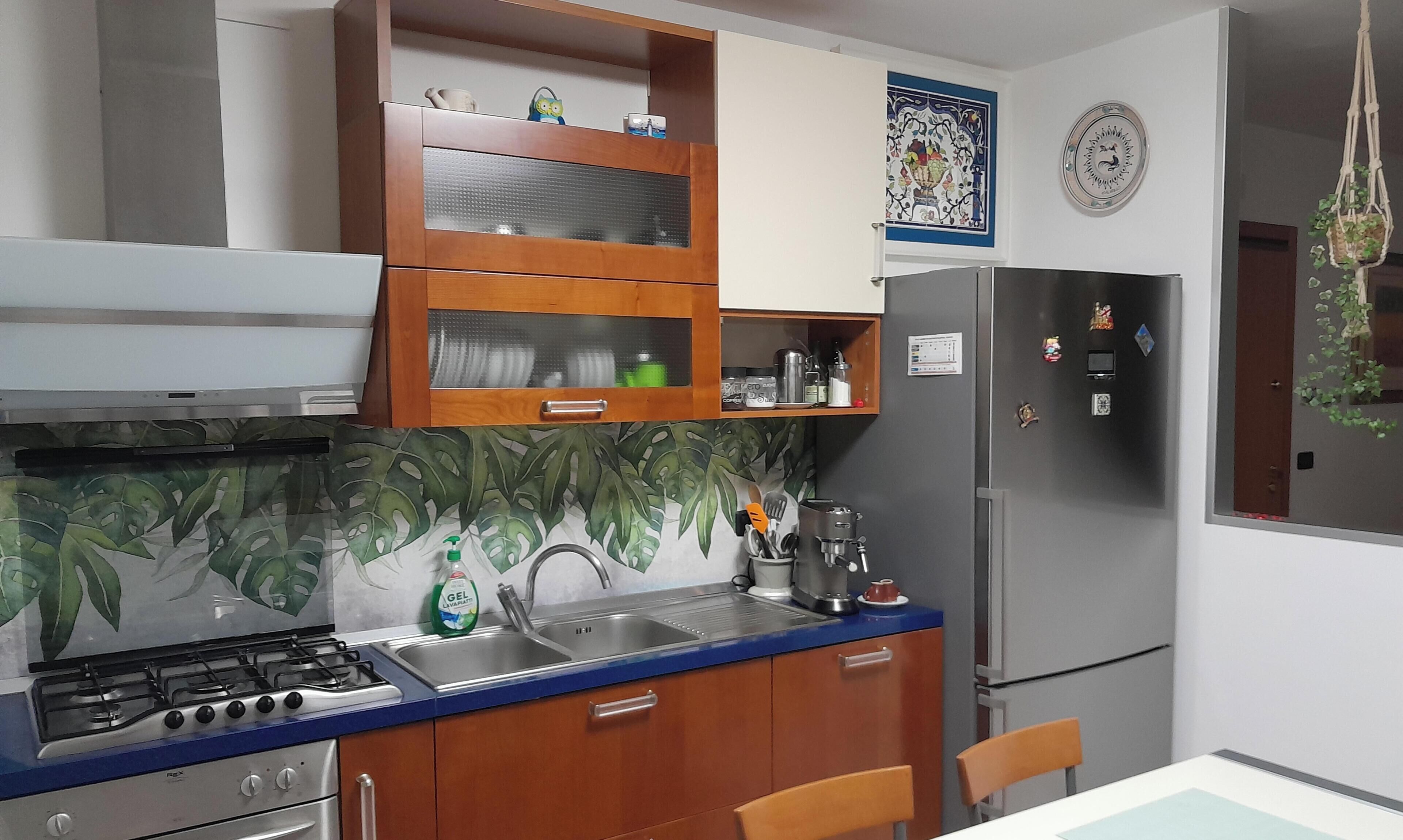 Microwave, stovetop, cookware/dishes/utensils