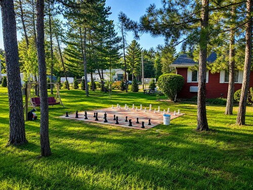 1 Queen Standard-Woodland Motor Lodge