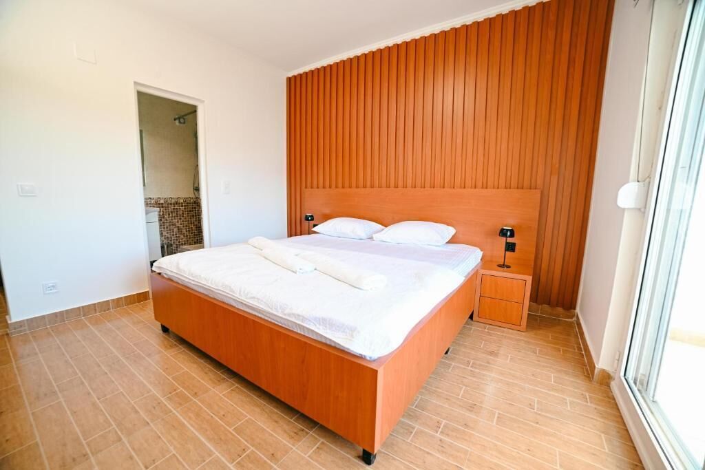 Deluxe-Doppelzimmer, Balkon, Poolblick | Verdunkelungsvorhänge, kostenloses WLAN