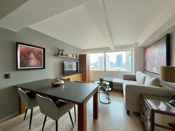 TV - NEW Bright & Spacious in Roma Norte | City Views (Mexico City)