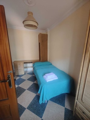 Iron/ironing board, WiFi, bed sheets