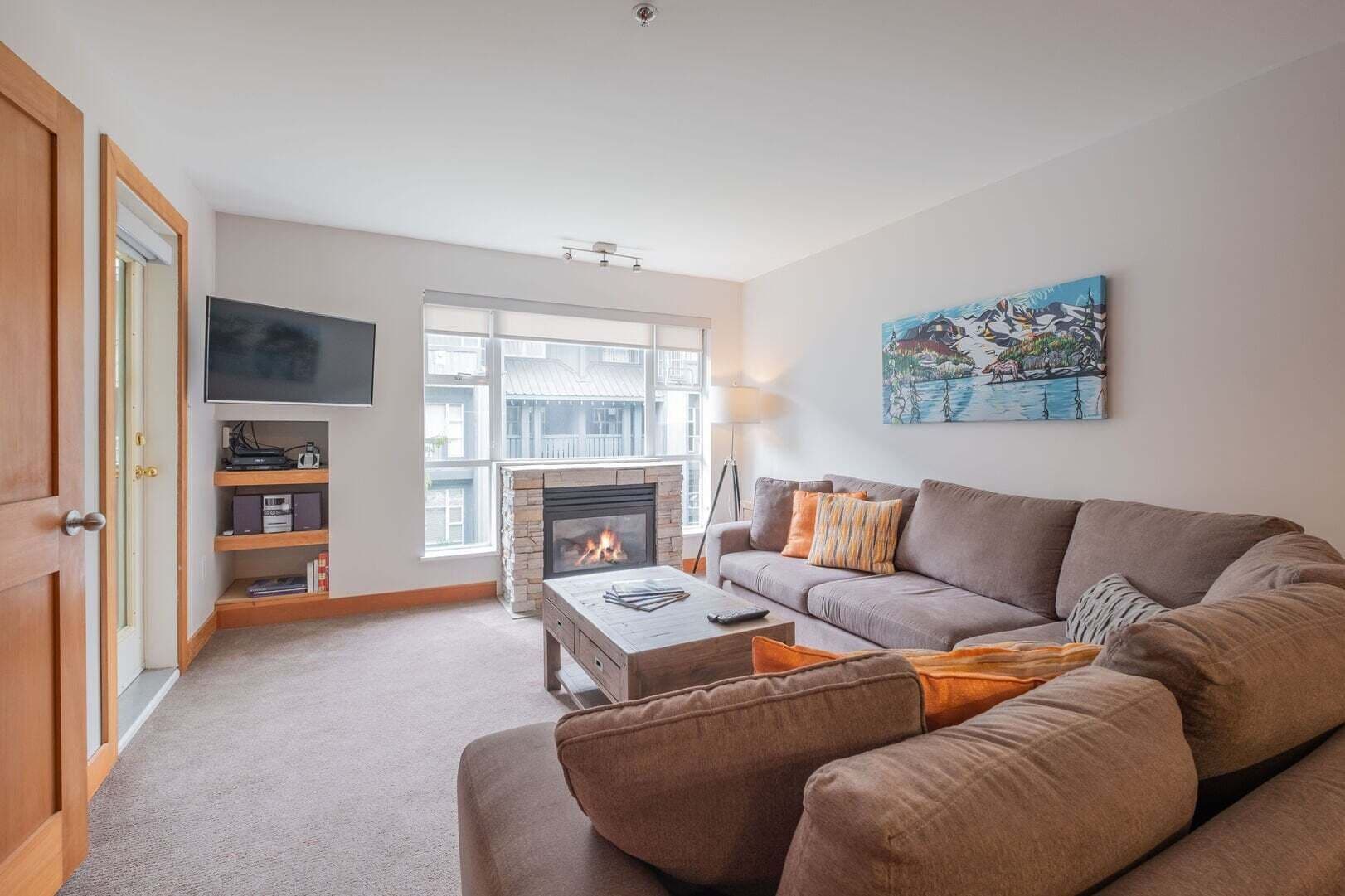 TV, fireplace