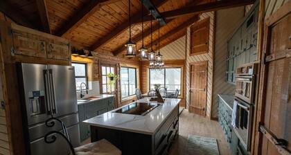 3 Bedroom Luxury Timber Retreat on Equestrian Ranch
