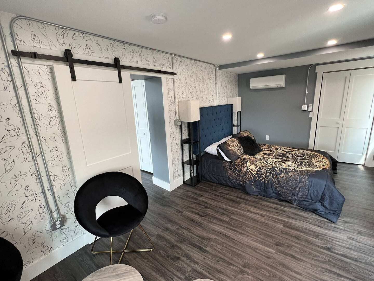 Bügeleisen/Bügelbrett, Reisekinderbett, kostenloses WLAN, Bettwäsche