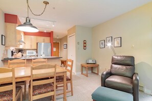 A compact living space with a dining area, kitchen, and seating area. - Hot tub | Steps to Blackcomb | Free parking (Whistler)