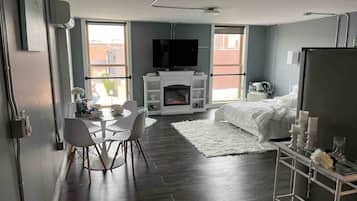 Bügeleisen/Bügelbrett, Reisekinderbett, kostenloses WLAN, Bettwäsche