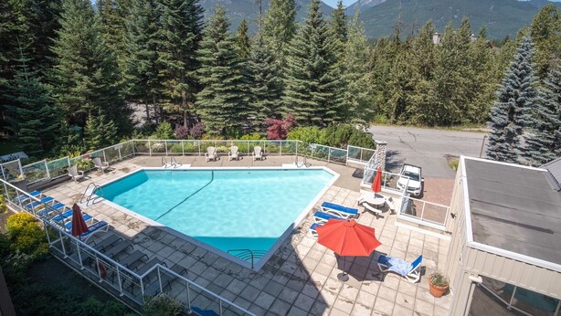 Pool - Unique property | Steps to slopes | Free Parking (Whistler)