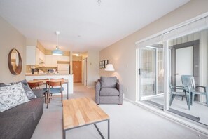 A modern apartment with a living room, dining area, and kitchen. - Budget friendly Comfortable 1BDR | Close to Lifts (Whistler)