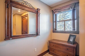 Interior - Chic 2BDR + Loft | Perfect for Families or Friends (Whistler)