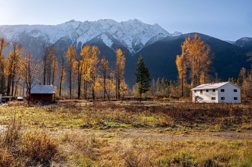 Secluded house in Pemberton | Mount Currie Views | Sauna