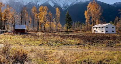 Secluded house in Pemberton | Mount Currie Views | Sauna