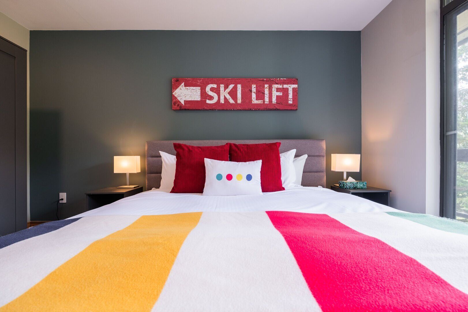 3 slaapkamers, een strijkplank/strijkijzer, wifi, beddengoed