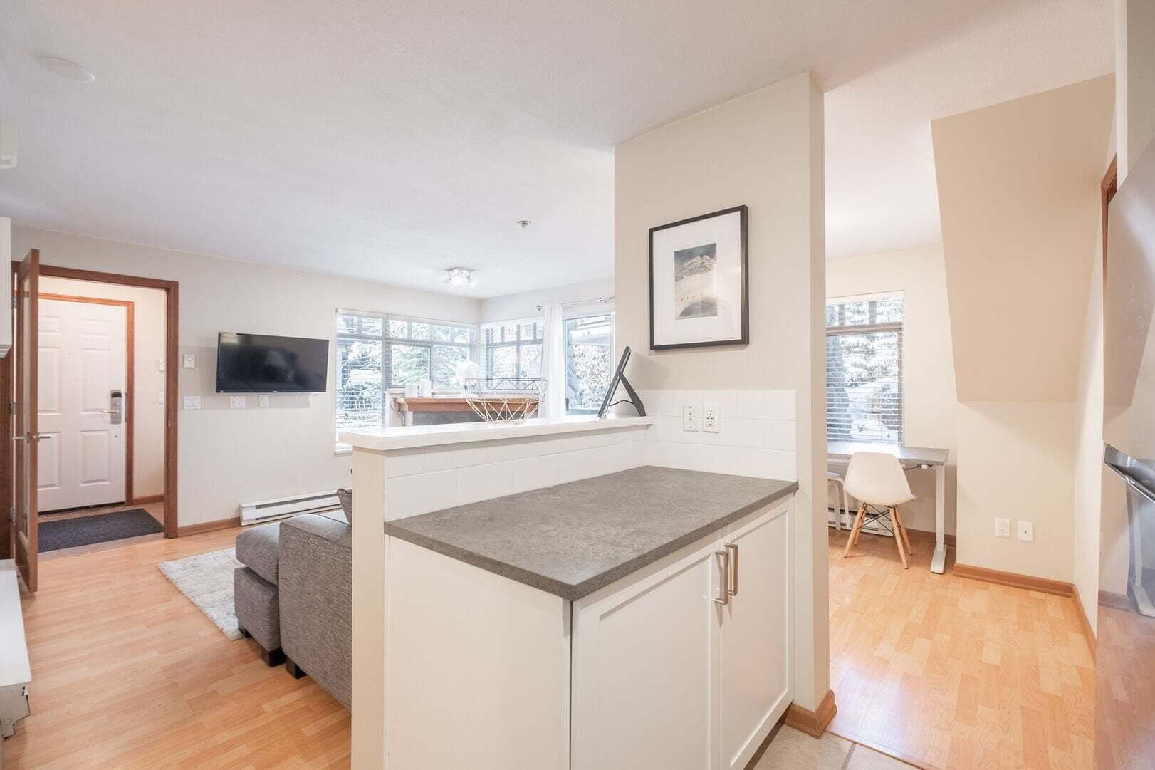 Private Hot Tub | Pets | Free Parking | Location! - Whistler